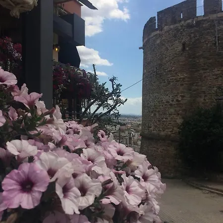 Old Town: Castle View House Apartment